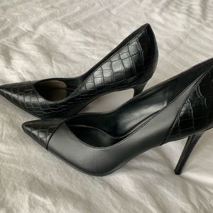 Flava Pointy Toe Pumps